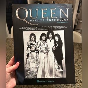 Queen Sheet Music Piano Guitar Vocal Excellent Condition 35 Hit Singles